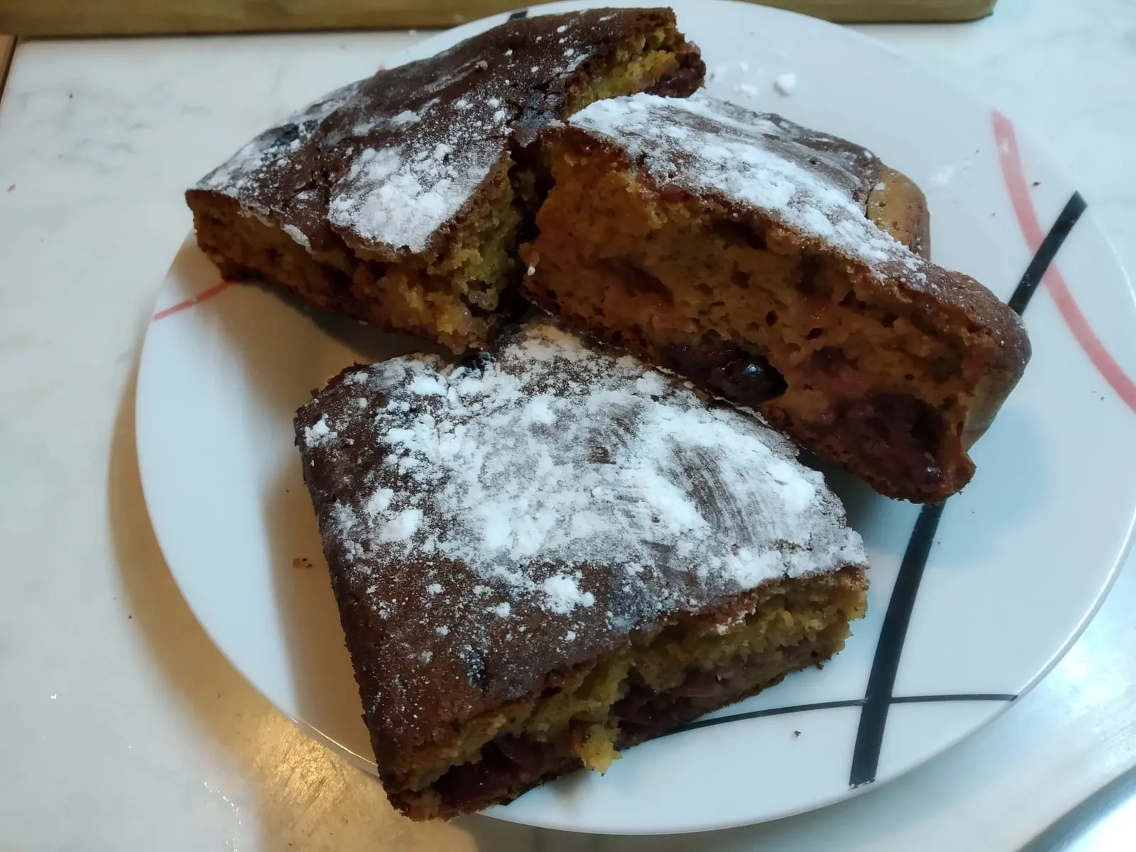 Kolač sa višnjama sa šećerom od šećerne trske